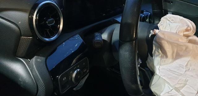 1774602700 Mercedes