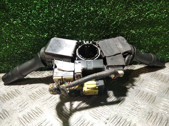 17F060 TOYOTA Conmutador derecho de la columna de dirección  disponible Alicante
