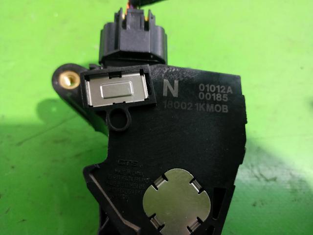 180021KM0B Pedal del acelerador  en stock Granada