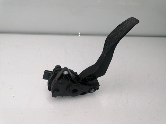 180024BA0B Pedal del acelerador  disponible Burgos