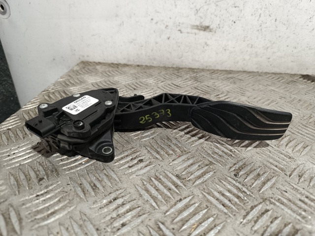 180024BA0B Pedal del acelerador  disponible Málaga