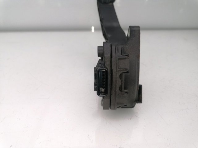 180024BA0B Pedal del acelerador  disponible Burgos
