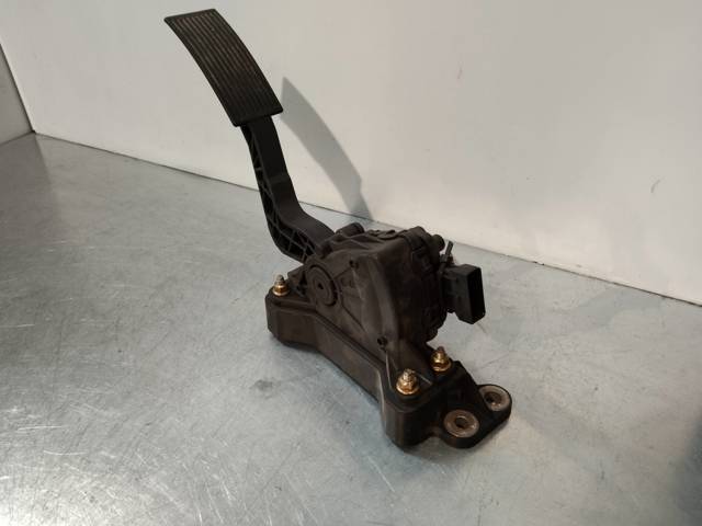 18002EA000 NISSAN Pedal del acelerador  en stock Huelva