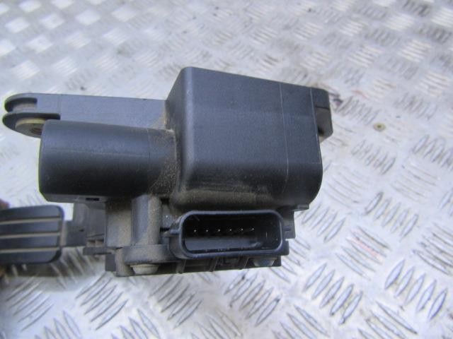 180050001R Pedal del acelerador  en stock Granada