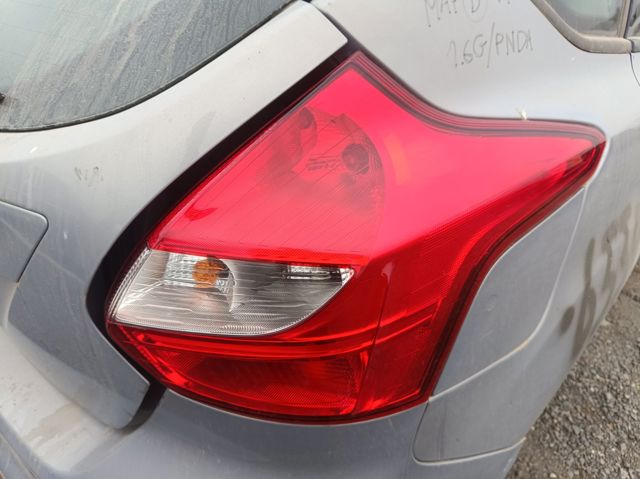 1825318 Piloto trasero derecho  disponible Utrera