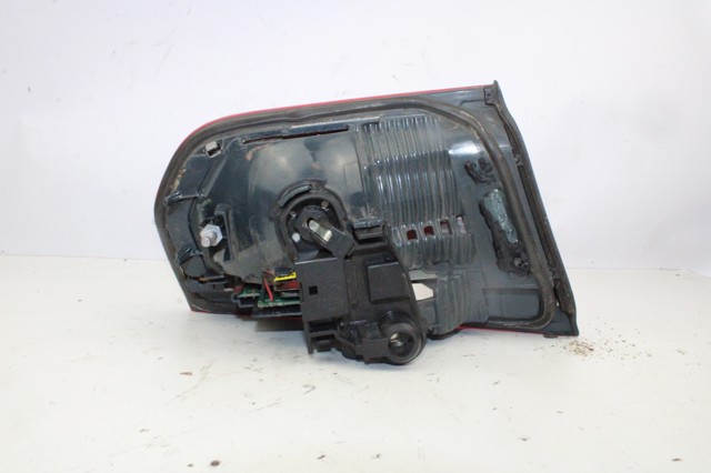 BMW 18361112 Piloto trasero interior izquierdo  en stock Terrassa