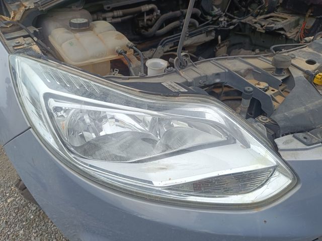 Precio del repuesto Faro delantero derecho Focus III sedán