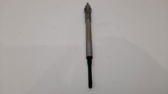 1985027010 Bujía de precalentamiento  en stock Sabadell