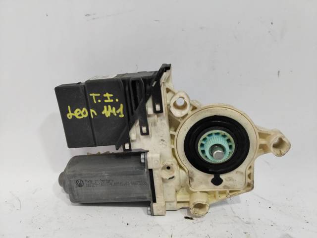 VAG 1C0959811A Motor del elevalunas de la puerta trasera izquierda  disponible Valladolid