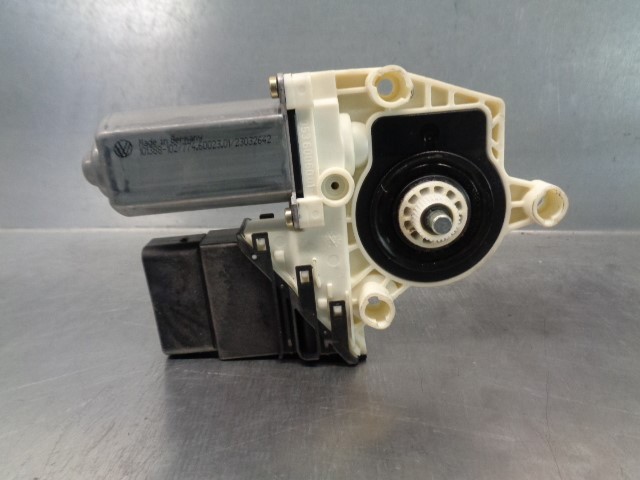 1C0959812A Motor del elevalunas de la puerta trasera derecha  en stock Sabadell