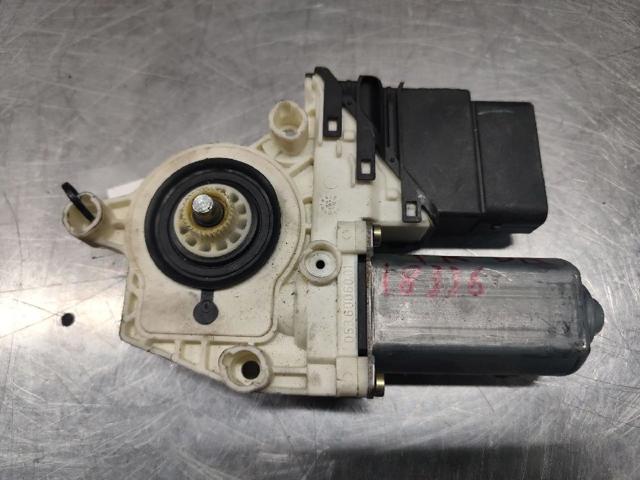 1C0959812A Motor del elevalunas de la puerta trasera derecha  disponible Burgos