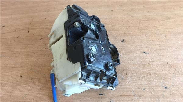 1HM862154 VAG Cerradura de puerta delantera derecha  comprar en Oviedo
