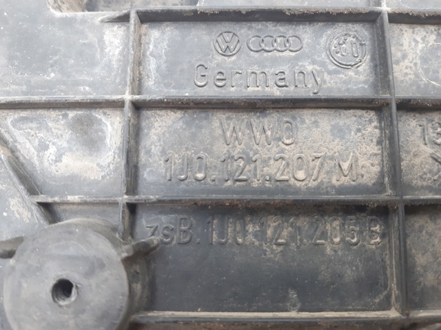 VAG 1J0121207M Difusor del radiador de refrigeración  disponible España