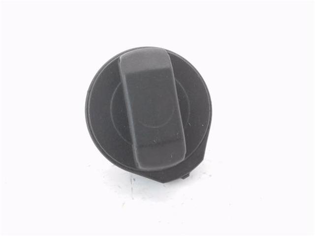 1J0201553C Tapón del depósito de combustible  disponible Utrera