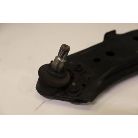 1J0407151A Brazo inferior izquierdo/derecho de suspensión delantera  comprar en Reus