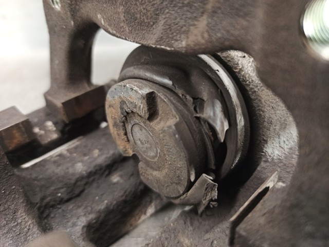 1J0615424 VAG Pinza de freno trasera derecha  en stock Huelva