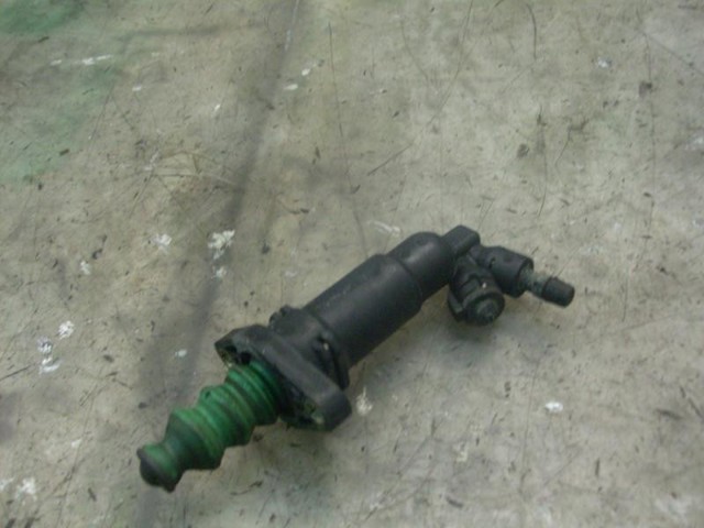 1J0721261J Bombin de embrague  en stock Sabadell