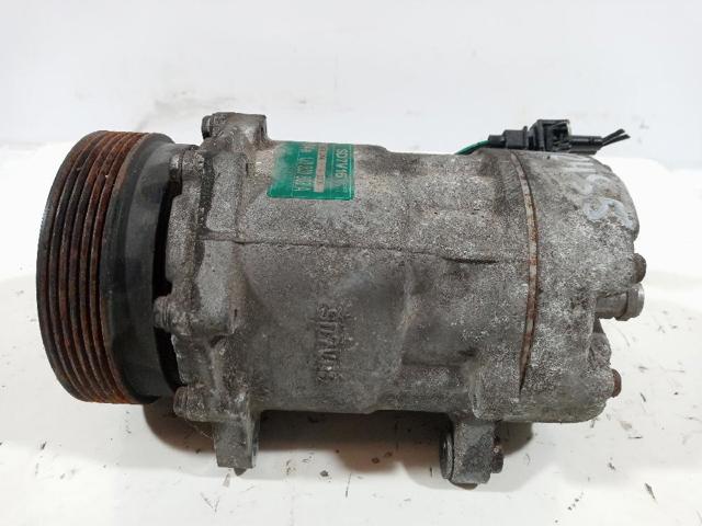 1J0820803A Compresor de aire acondicionado  en stock Castellón