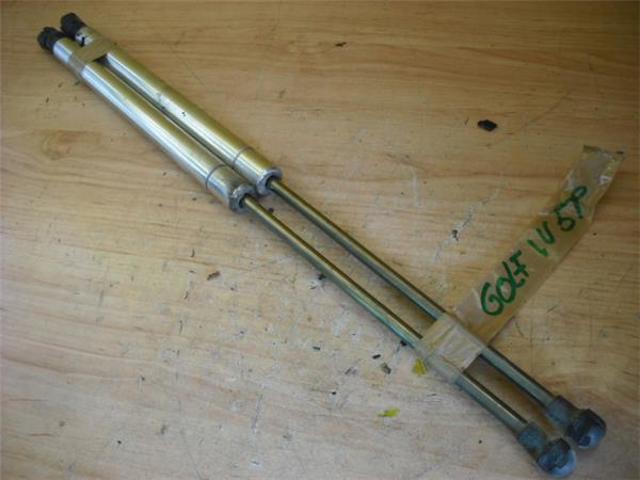 1J0823359 Amortiguador de capó  en stock Granada