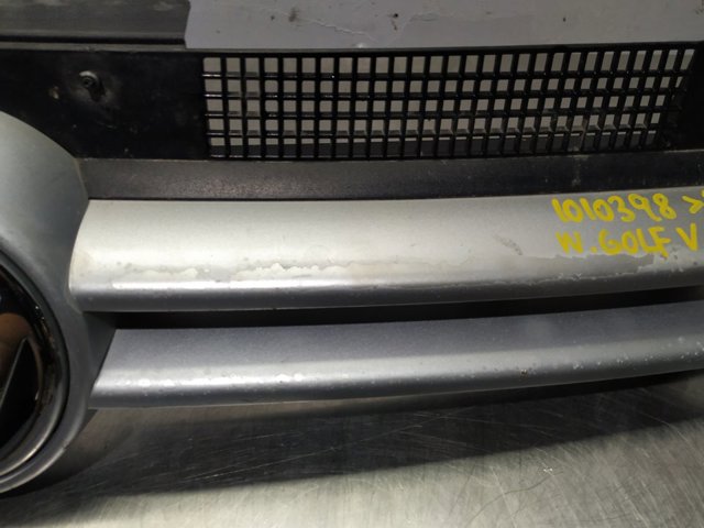 VAG 1J0853655 Parrilla del radiador  disponible Lugo
