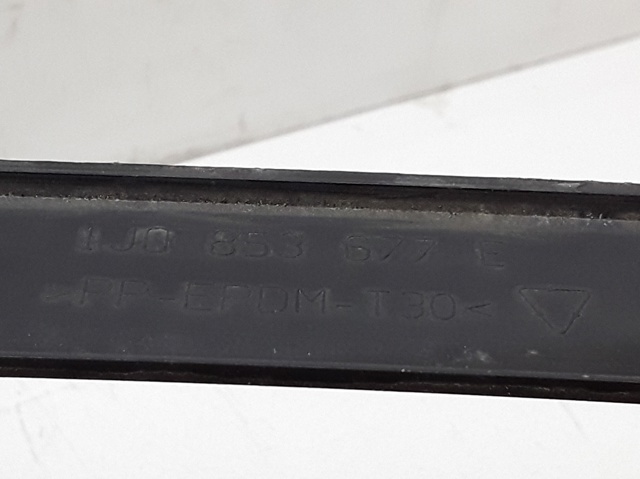 1J0853677 Rejilla central del parachoques delantero  comprar en Zaragoza