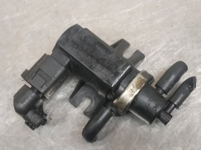 1J0906627 Válvula solenoide de control de presión de sobrealimentación comprar Almería
