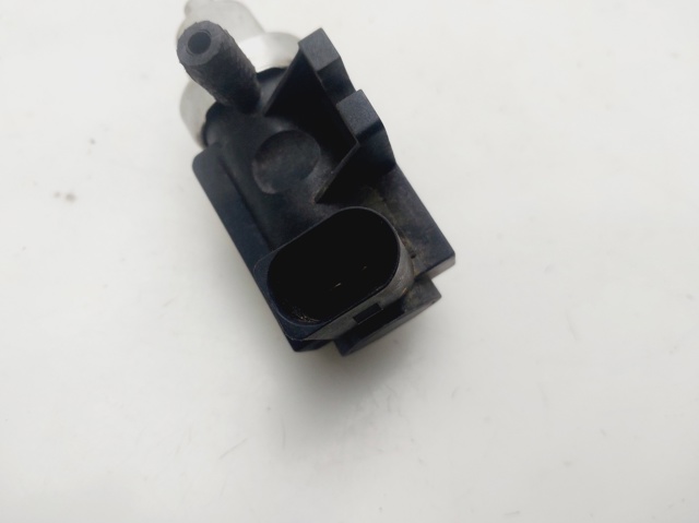 VAG 1J0906627A Válvula solenoide de control de presión de sobrealimentación  en stock Valencia