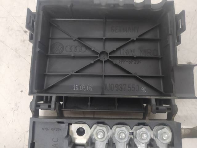1J0937550 Caja de fusibles  en stock Castellón