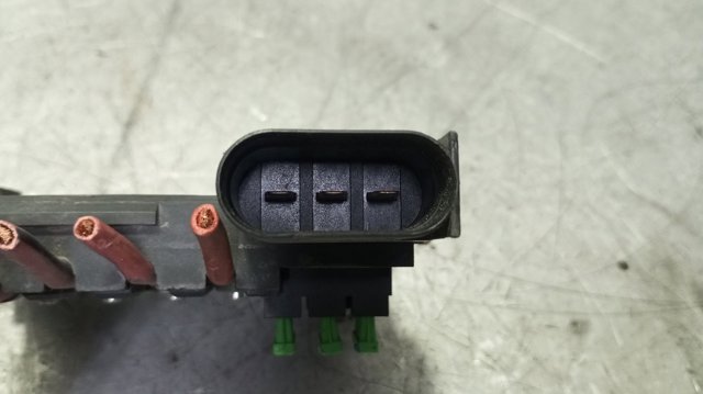 1J0937550 Caja de fusibles  en stock Granada