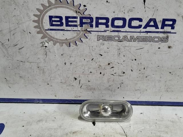 VAG 1J0949117 Luz intermitente de guardabarros  en stock Terrassa