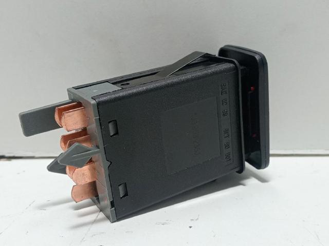 1J0953235J Boton de luz de emergencía  en stock Sabadell