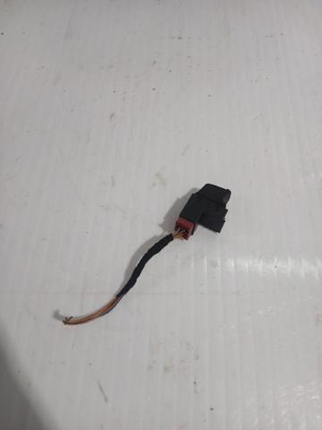 1J0959831A Botón interior de apertura de maletero comprar Sevilla