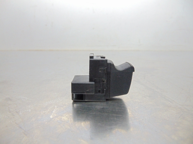 1J0959831A VAG Botón interior de apertura de maletero comprar Alcalá