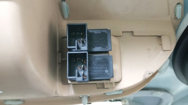 1J0959831A VAG Botón interior de apertura de maletero  disponible Alicante