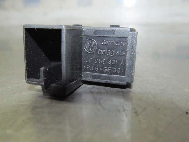 VAG 1J0959831A Botón interior de apertura de maletero comprar Tarragona