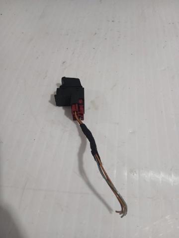 1J0959831A Botón interior de apertura de maletero  en stock Sabadell