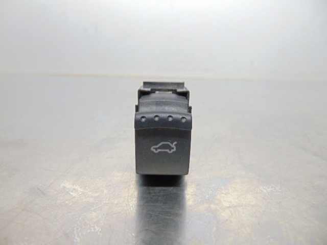 1J0959831A VAG Botón interior de apertura de maletero  comprar en Lleida