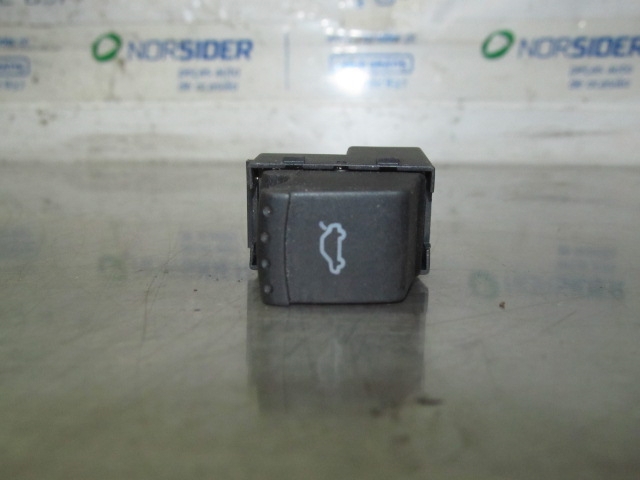VAG 1J0959831A Botón interior de apertura de maletero  en stock Salamanca