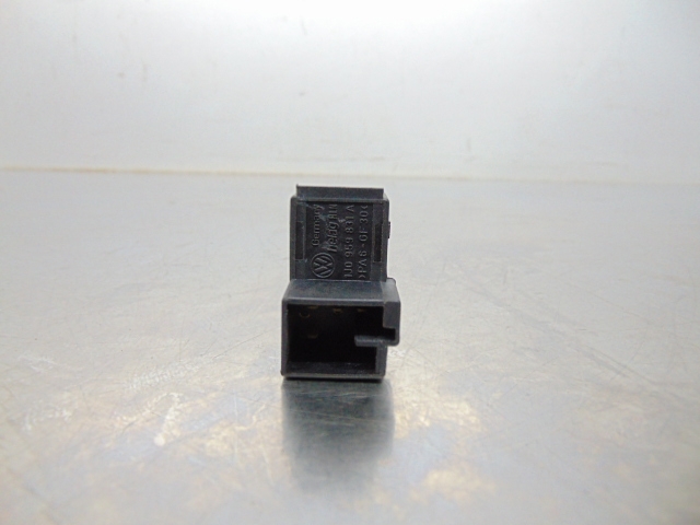 1J0959831A Botón interior de apertura de maletero  comprar en Reus