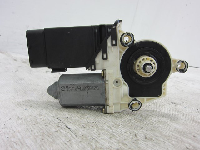 1J1959801C Motor del elevalunas de la puerta delantera izquierda  comprar en Zaragoza