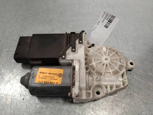 1J1959802D Motor del elevalunas de la puerta delantera derecha  disponible Utrera