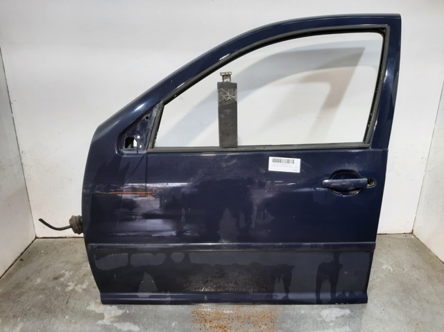 Puerta delantera derecha Volkswagen Golf segundo mano en Madrid