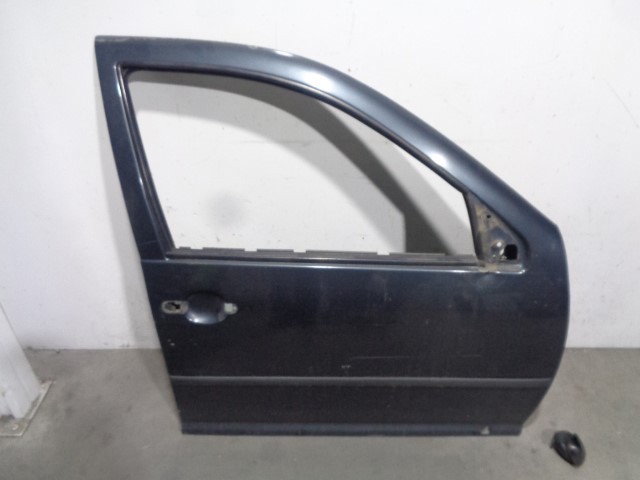 Puerta delantera izquierda Volkswagen Golf segundo mano en Madrid