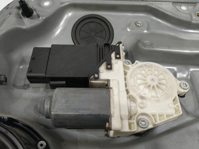 1J4837756F Motor del elevalunas de la puerta delantera derecha  en stock Castellón