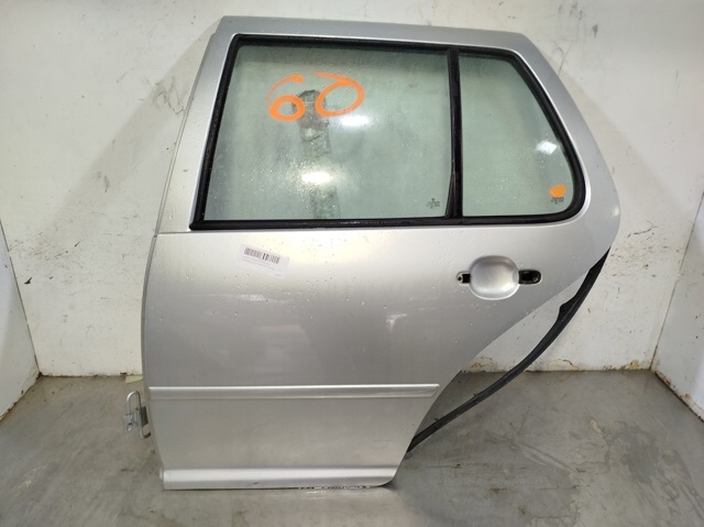 Venta de Puerta delantera izquierda para Volkswagen Golf IV segunda mano