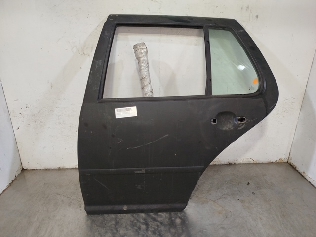 Puerta trasera izquierda Volkswagen Golf IV 1J1 usado