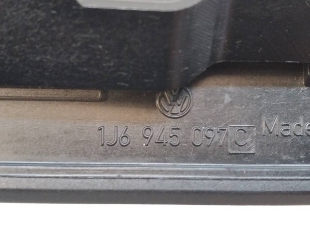 1J6945097C VAG Tercera luz de freno  en stock Huelva