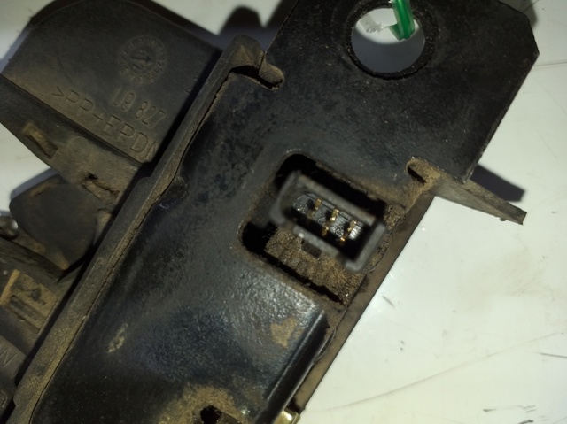Cerradura de puerta de maletero 1J9827505 VAG