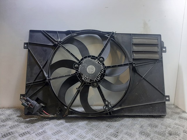 VAG 1K0121205AA Difusor del radiador de refrigeración  disponible Valladolid