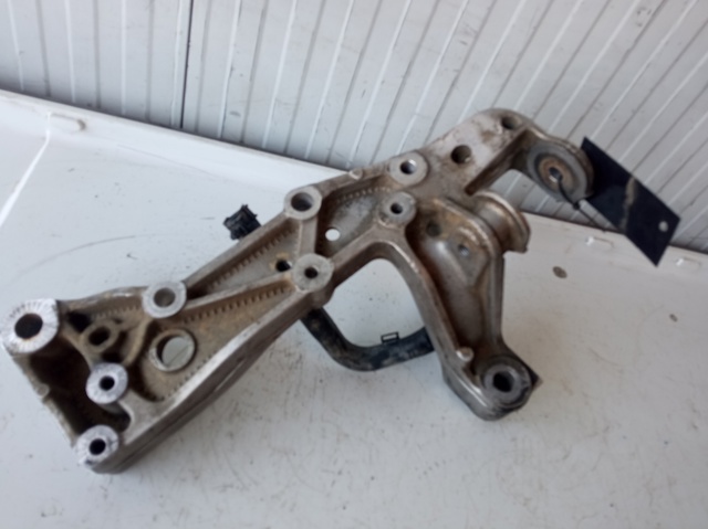 1K0199295E Soporte de viga delantera comprar Sevilla